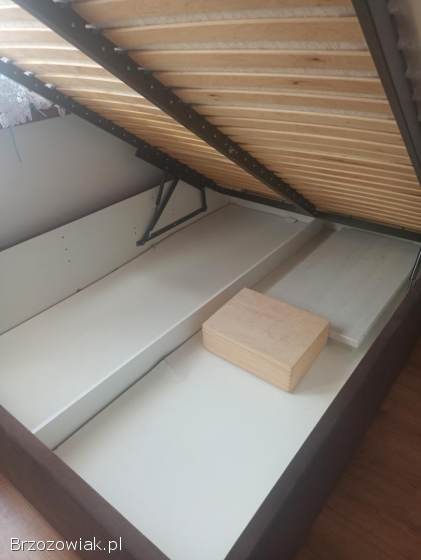 Łóżko tapicerowane z materacem 140x200 z pojemnikiem