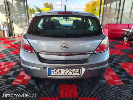 Opel Astra 1.  4 Benzyna  2009