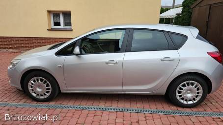 Opel Ascona J 1.  4T 120KM 2010