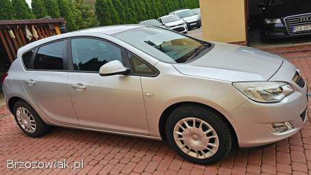 Opel Ascona J 1.  4T 120KM 2010