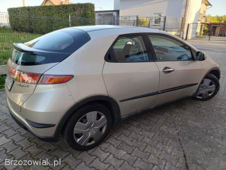 Honda Civic Benzyna 1.  4 16V 2006