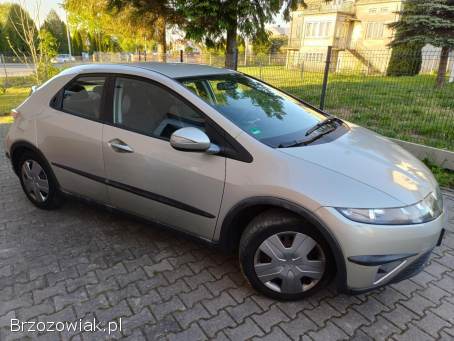 Honda Civic Benzyna 1.  4 16V 2006