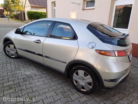 Honda Civic Benzyna 1.  4 16V 2006