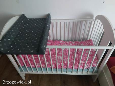 Łóżeczko dziecięce z materacem +przewijak i komplet poscieli