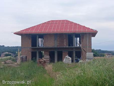 Budowa domów od fundamentów z dachem
