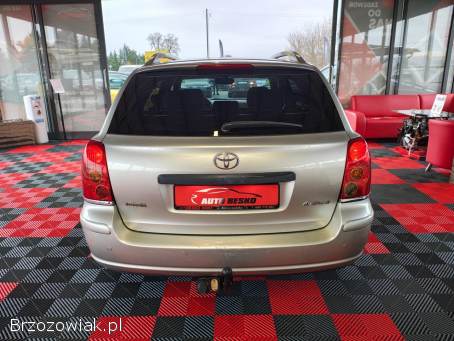 Toyota Avensis 1.  8benzy automat 2006