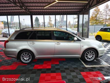 Toyota Avensis 1.  8benzy automat 2006