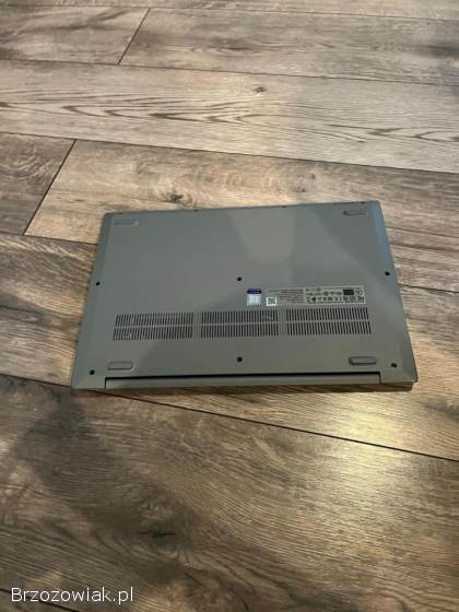 Laptop lenovo 8 gb ram 512 GB pamięci.  Procesor intel i5 10 generacji.