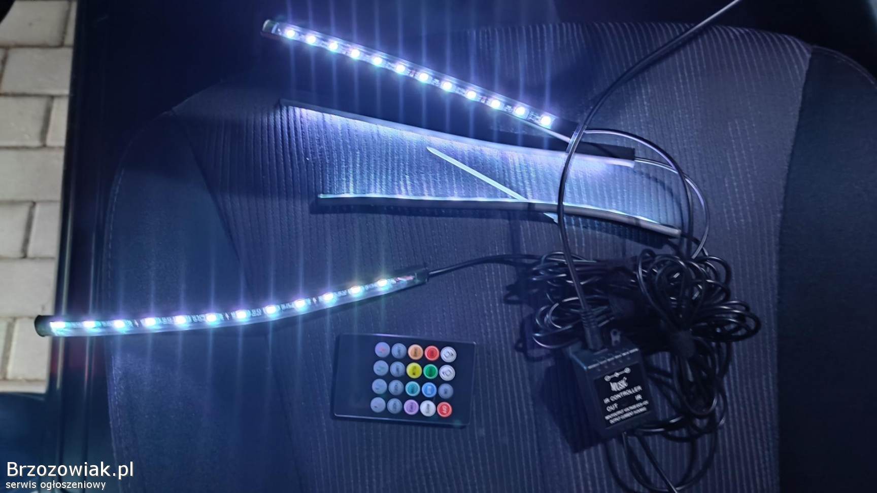 Podświetlenie RGB pod fotele.