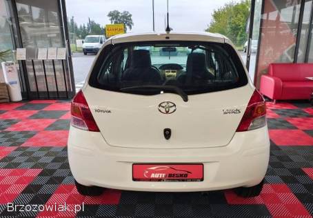 Toyota Yaris 1.  3 benzyna  2009