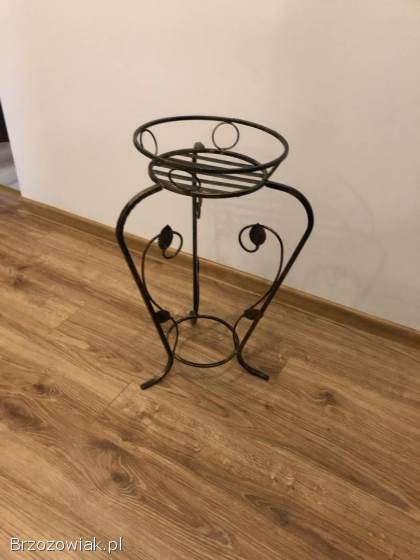 Sprzedam dwa kwietniki wysokość 56 cm i 82 cm.