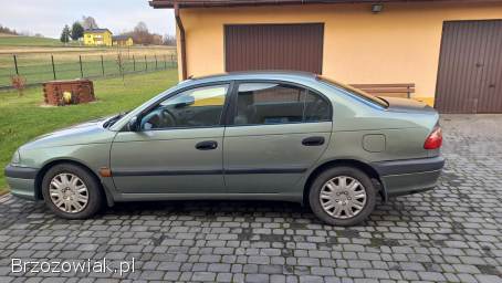 Toyota Avensis T22 2001