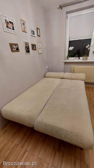 Sofa kanapa kremowa wraz z poduszkami