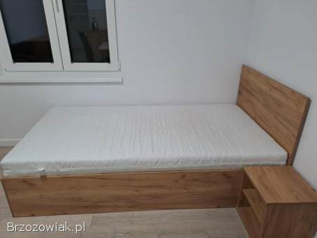 Łóżko z materacem
