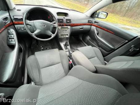 Toyota Avensis 1.  8 Benzyna  2004