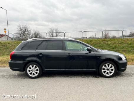 Toyota Avensis 1.  8 Benzyna  2004