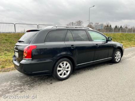 Toyota Avensis 1.  8 Benzyna  2004