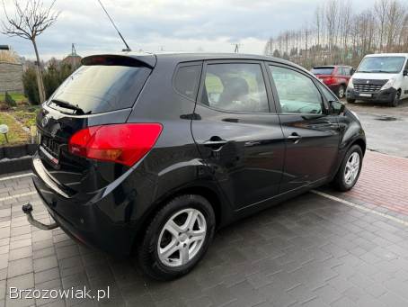 Kia Venga 1.  4 wyposażona  2011