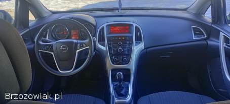 Opel Astra J 1.  4 T zadbana  2011