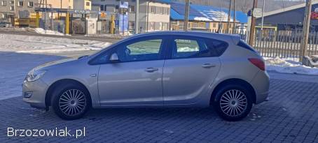 Opel Astra J 1.  4 T zadbana  2011