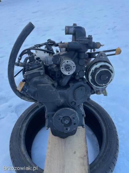 Silnik Yanmar 3-cylindry,  diesel.