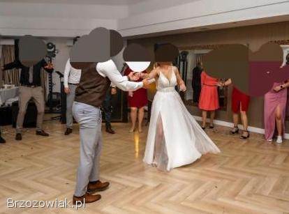 Suknia ślubna,  dodatkowo welon