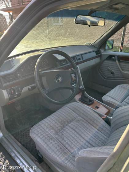 Mercedes-Benz W124 Sedan  1990