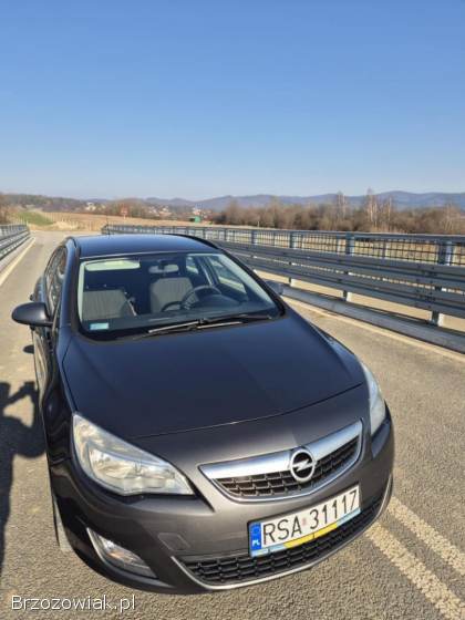 Opel Astra Kombi 2011